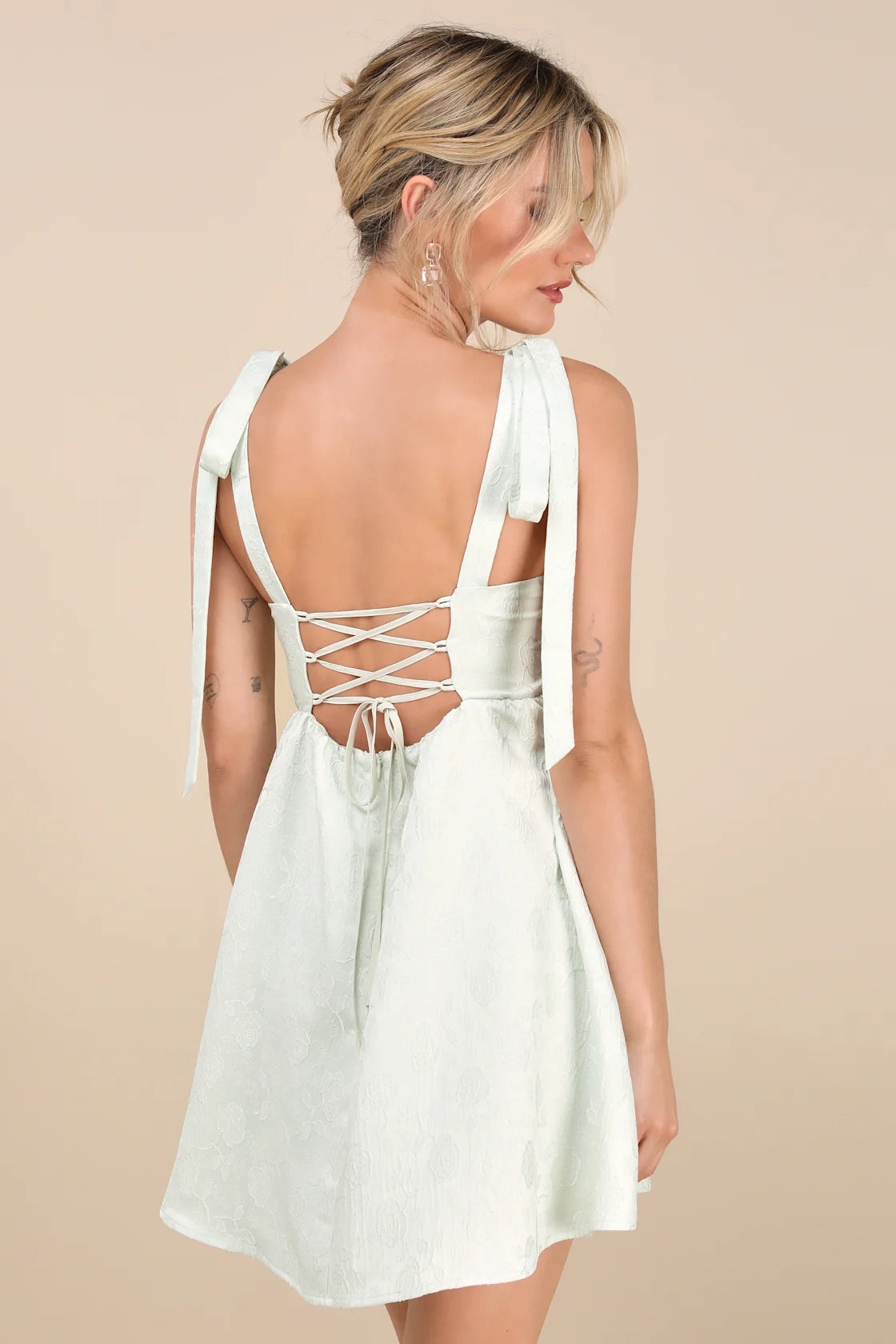 LANQI's charming jacquard lace mini woven jacquard texture floral V-neck tight corset Homecoming Dresses